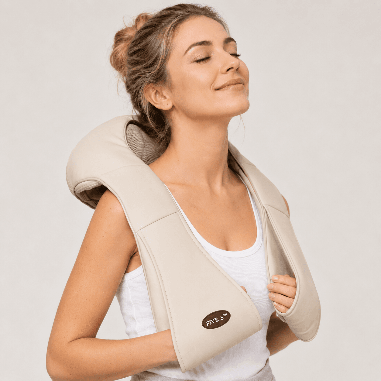 Масажер для шиї та плечей Massager of Neck Kneading Бежевий